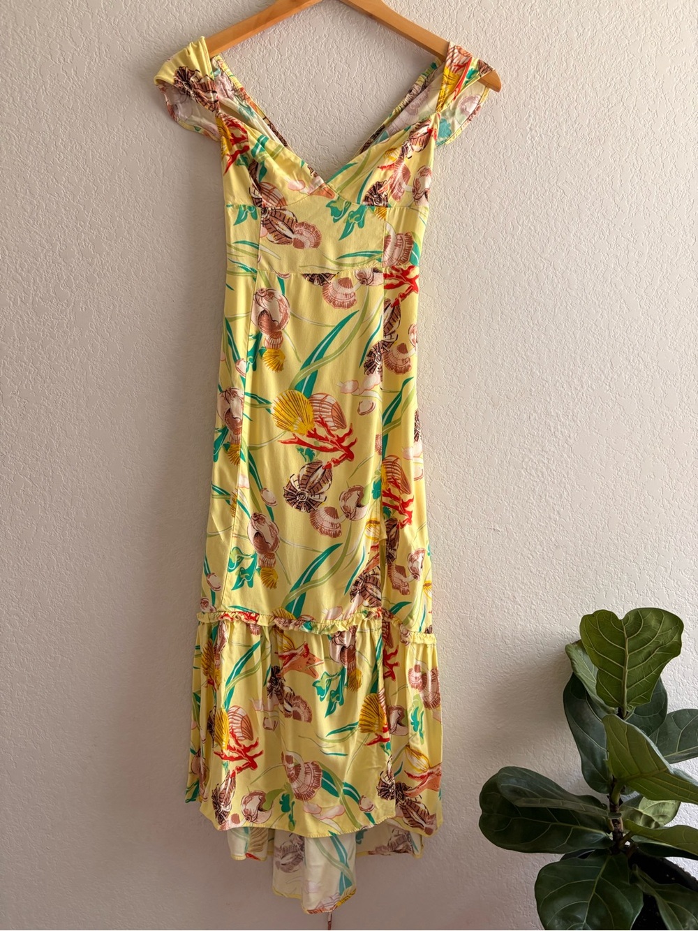 Urban Outfitters Siren Strappy Back Midi Dress size Small Seashell Print